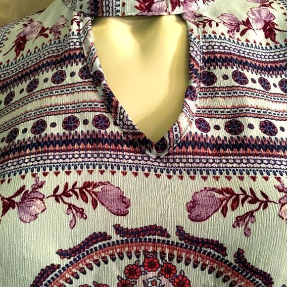 About A Girl Deep V Back ruffle cuff blouse - Picture 2 of 5